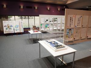 さんりくジオパークかわらばん作品展の展示状況