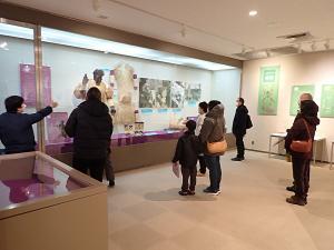 展示解説会の様子