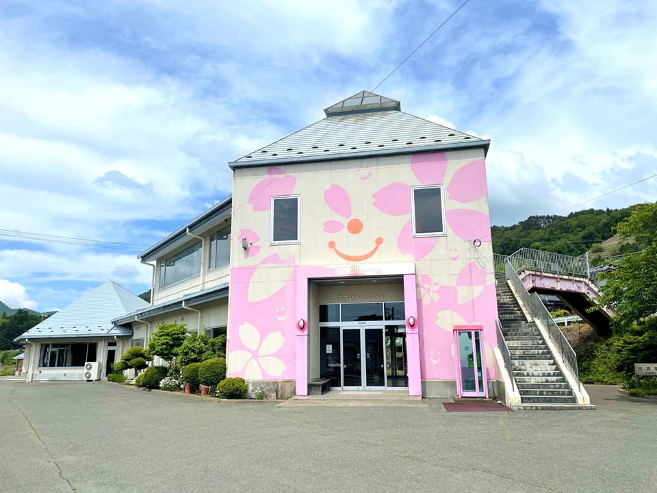 吉浜地区拠点センター建物全体写真