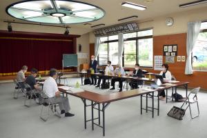 ひころいち町まちづくり推進委員会と意見交換の様子