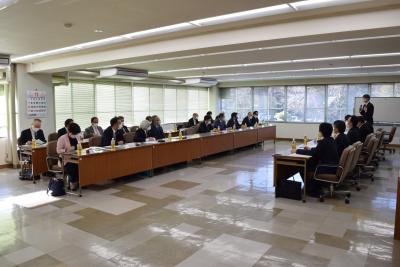 地域課題について意見を交換する様子