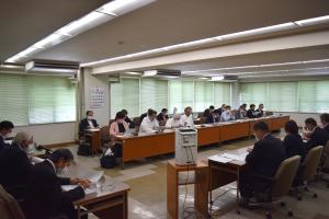 市からの説明を受ける様子