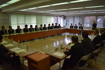 派遣職員との懇談の様子1