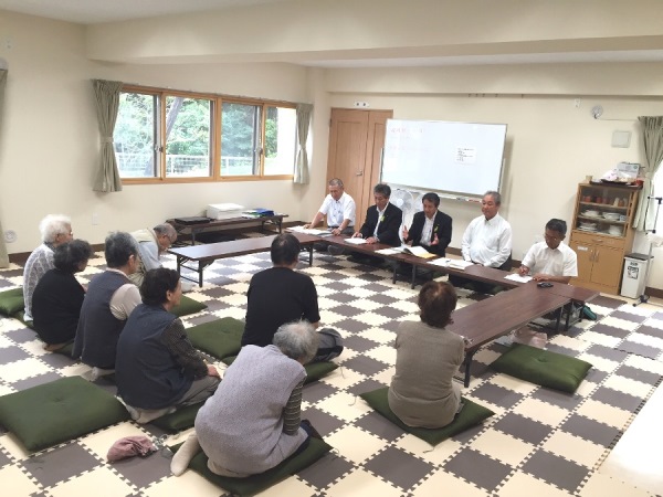 応急仮設住宅入居者等と意見交換の写真