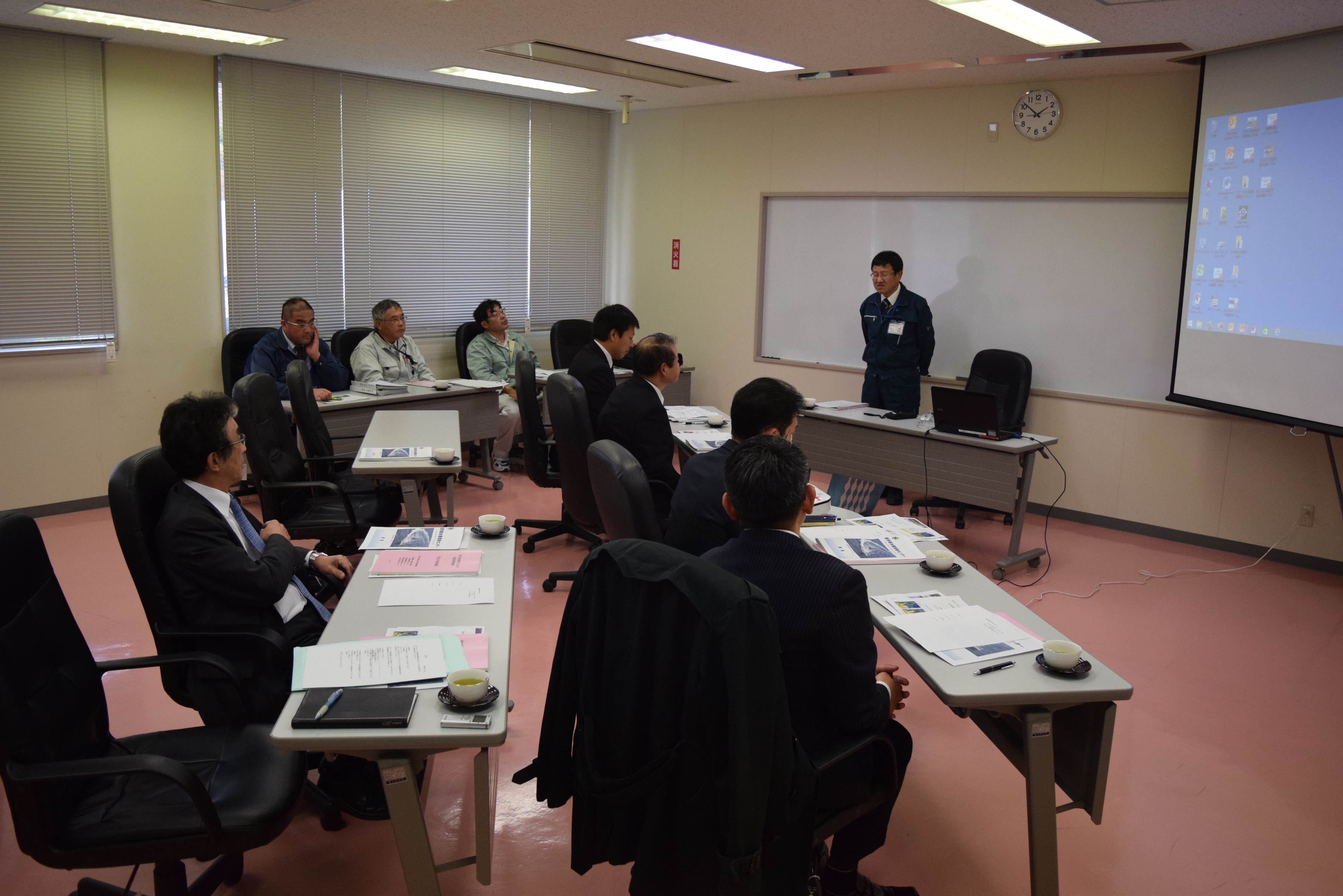 水産技術センターを視察しましたの写真1