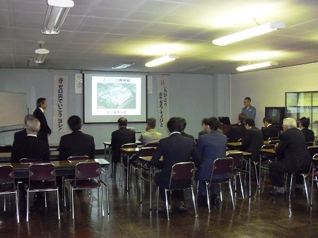 市政調査会が管外研修視察をしましたの写真1