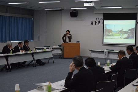 キャッセン大船渡の臂徹取締役の講演会の様子