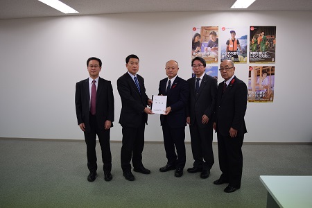 岩手・宮城県際市町議会議長会で復興庁岩手復興局への要望活動を行いましたの写真1