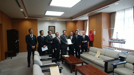 岩手・宮城県際市町議会議長会で対国要望を行いましたの写真1