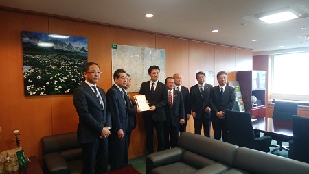 岩手・宮城県際市町議会議長会で対国要望を行いましたの写真2