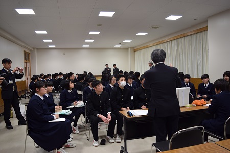大高生との意見交換の様子