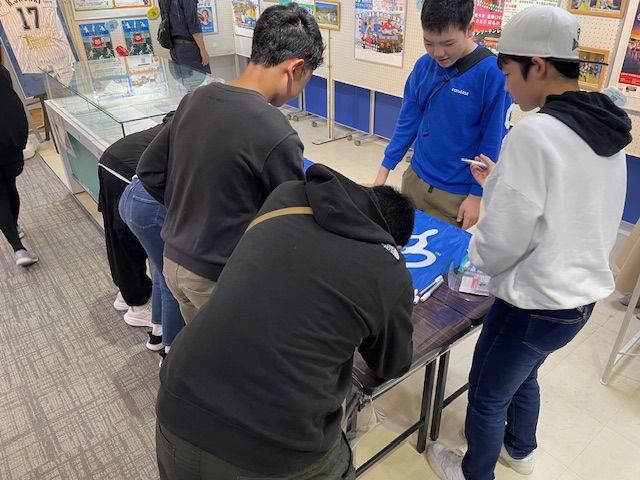 第一中学校生徒は先輩に応援メッセージ