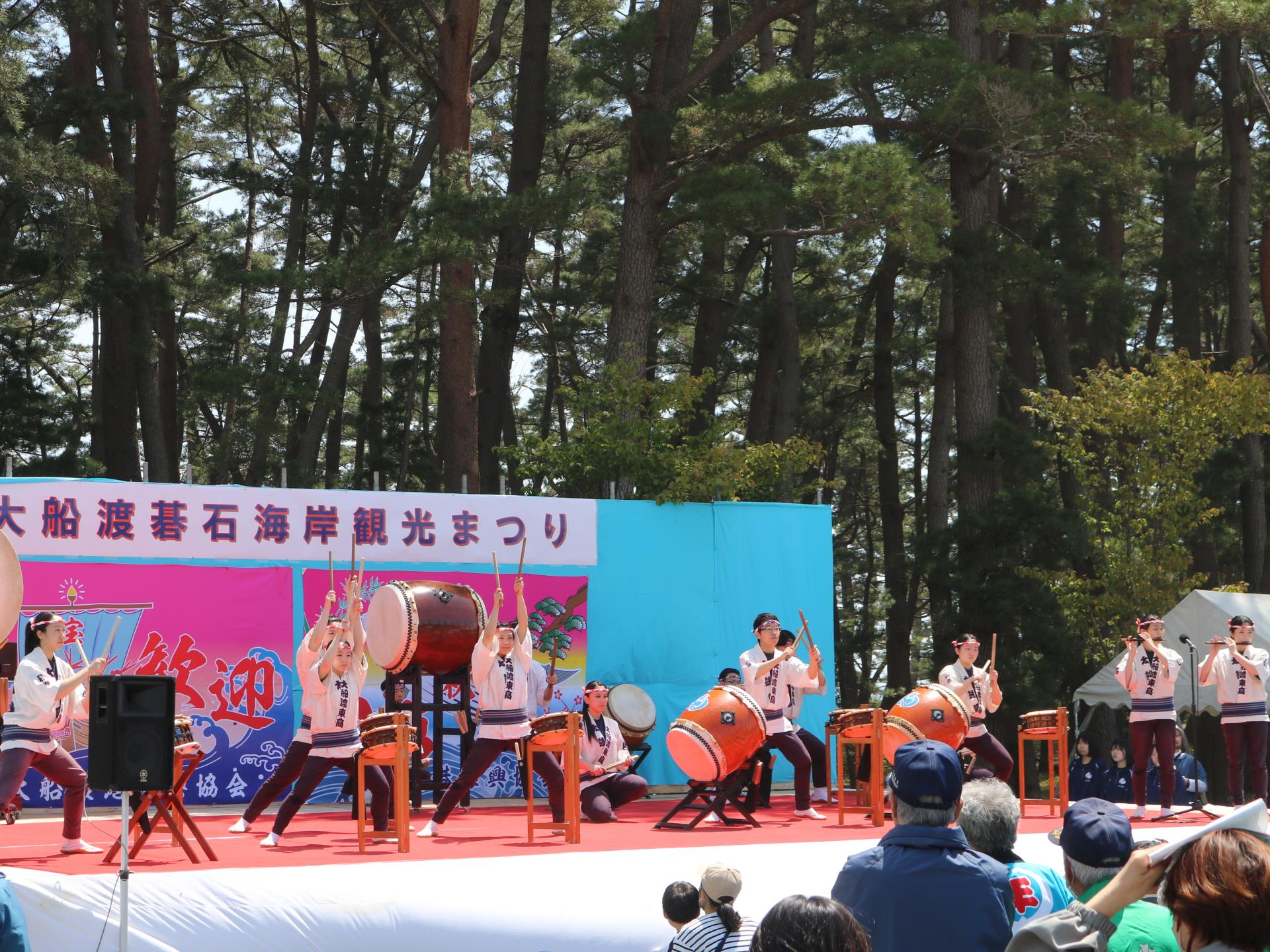 大船渡東高校太鼓部の演奏