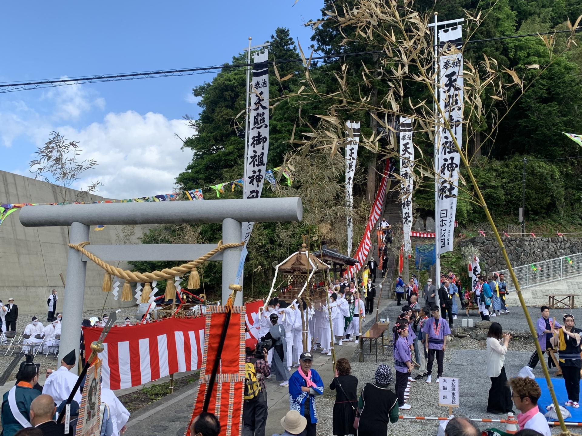 天照御祖神社から降りてこられた神輿